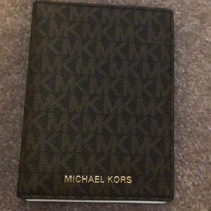 Michael Kors - Passport Wallet